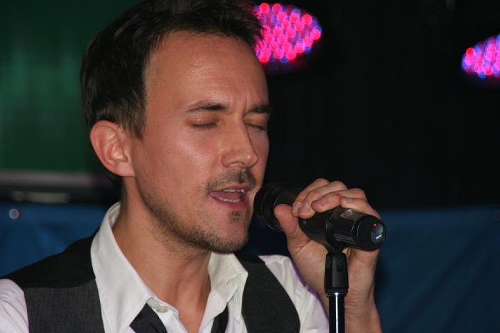 2008-11-28 M3_live at replugged 192.jpg